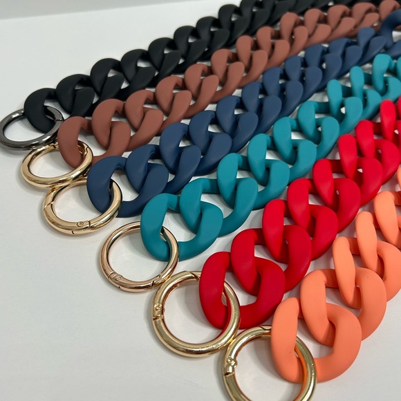 Smooth finish acrylic large chunky chain link bag strap in red, gold hardware - Picture 4 of 4